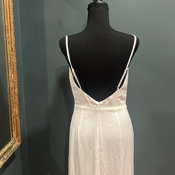 Stunning Lulu’s satin white dress size medium - Picture 8 of 11